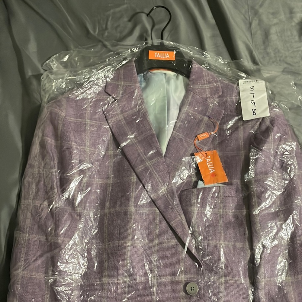 *BRAND NEW* Men’s blazer with gray checker boxes detailing